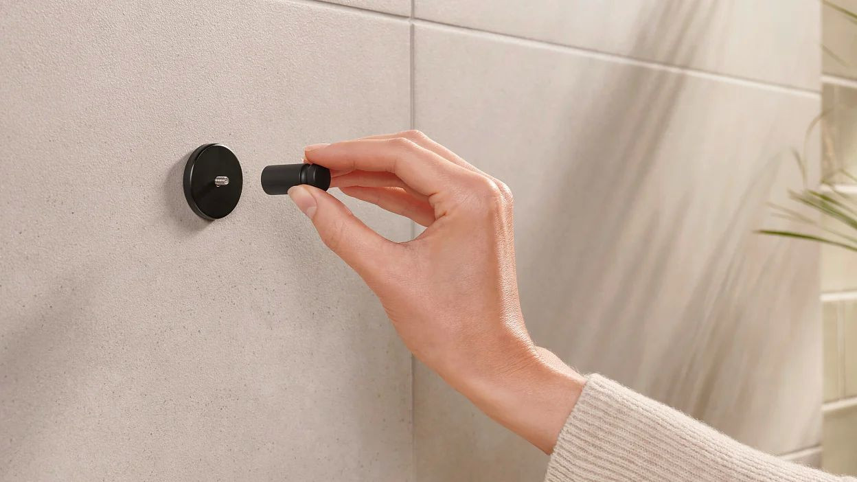 TESA MOON BLACK háček na ručník, černá 40563-00000-00 Obrázek - fotka