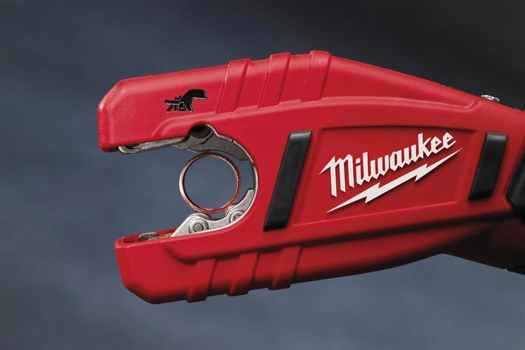 MILWAUKEE M12 SET 3 aku řezák + aku nůžky + příklepová vrtačka + kleště + odhrotovač + vodováha + pásmo + 3x aku 3,0Ah + aku 6,0Ah + nabíječka + rukavice + brýle SET 3 Obrázek - fotka
