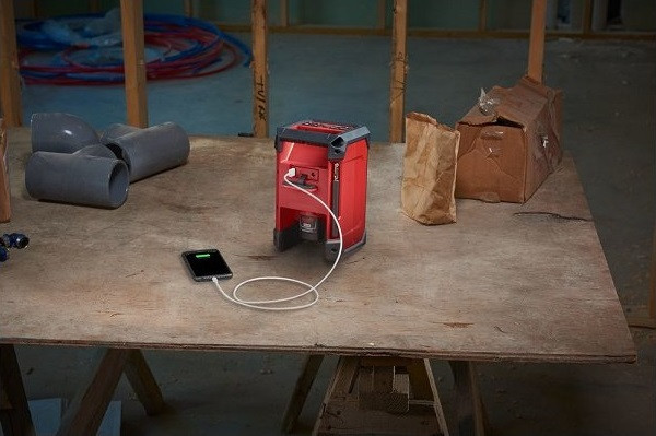 MILWAUKEE M12 RCDAB+-0 rádio nabíječka AM/DAB/FM, 12 V/230 V, USB, bluetooth 4933472114 Obrázek - fotka