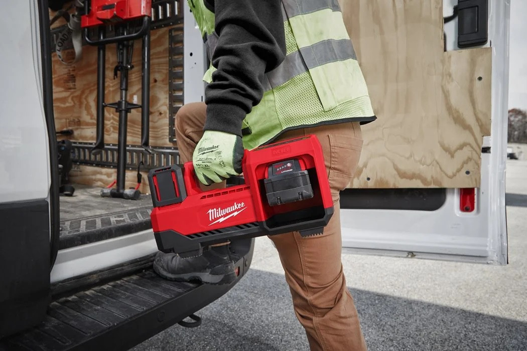MILWAUKEE M18 BI-0 aku kompresor 40 l/min, 10,3 bar, bez akumulátoru, bez nabíječky 4933478706 Obrázek - fotka