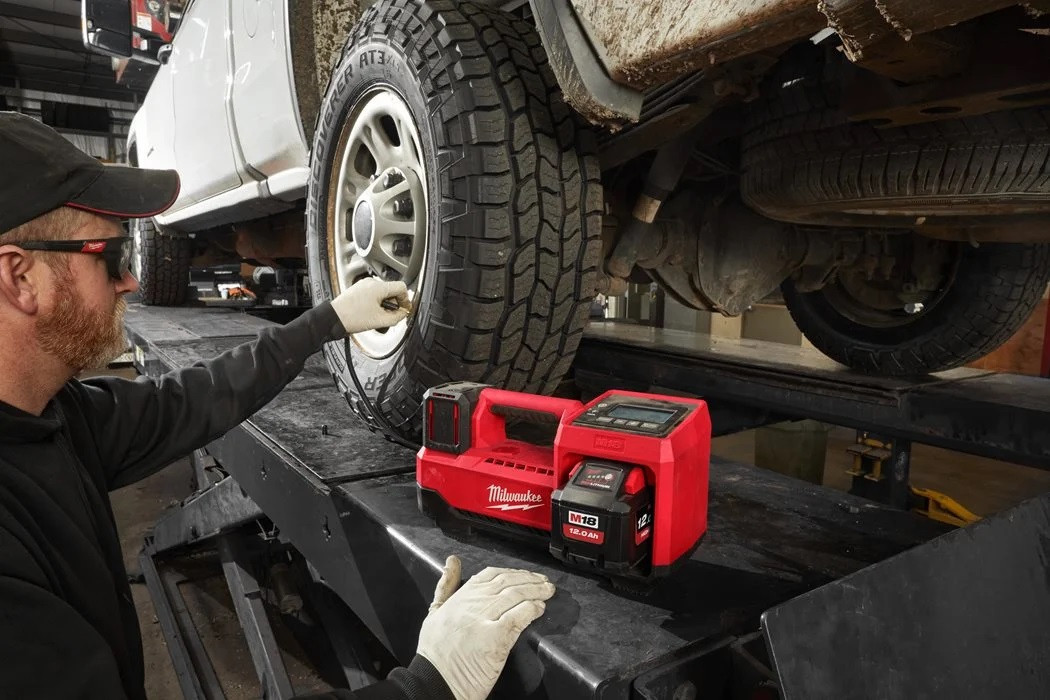 MILWAUKEE M18 BI-0 aku kompresor 40 l/min, 10,3 bar, bez akumulátoru, bez nabíječky 4933478706 Obrázek - fotka