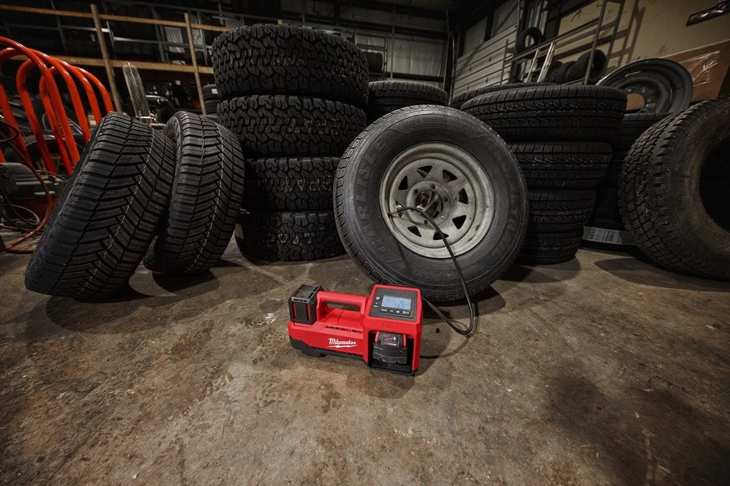 MILWAUKEE M18 BI-0 aku kompresor 40 l/min, 10,3 bar, bez akumulátoru, bez nabíječky 4933478706 Obrázek - fotka