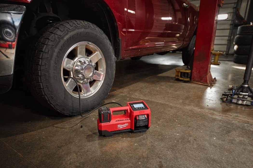 MILWAUKEE M18 BI-0 aku kompresor 40 l/min, 10,3 bar, bez akumulátoru, bez nabíječky 4933478706 Obrázek - fotka